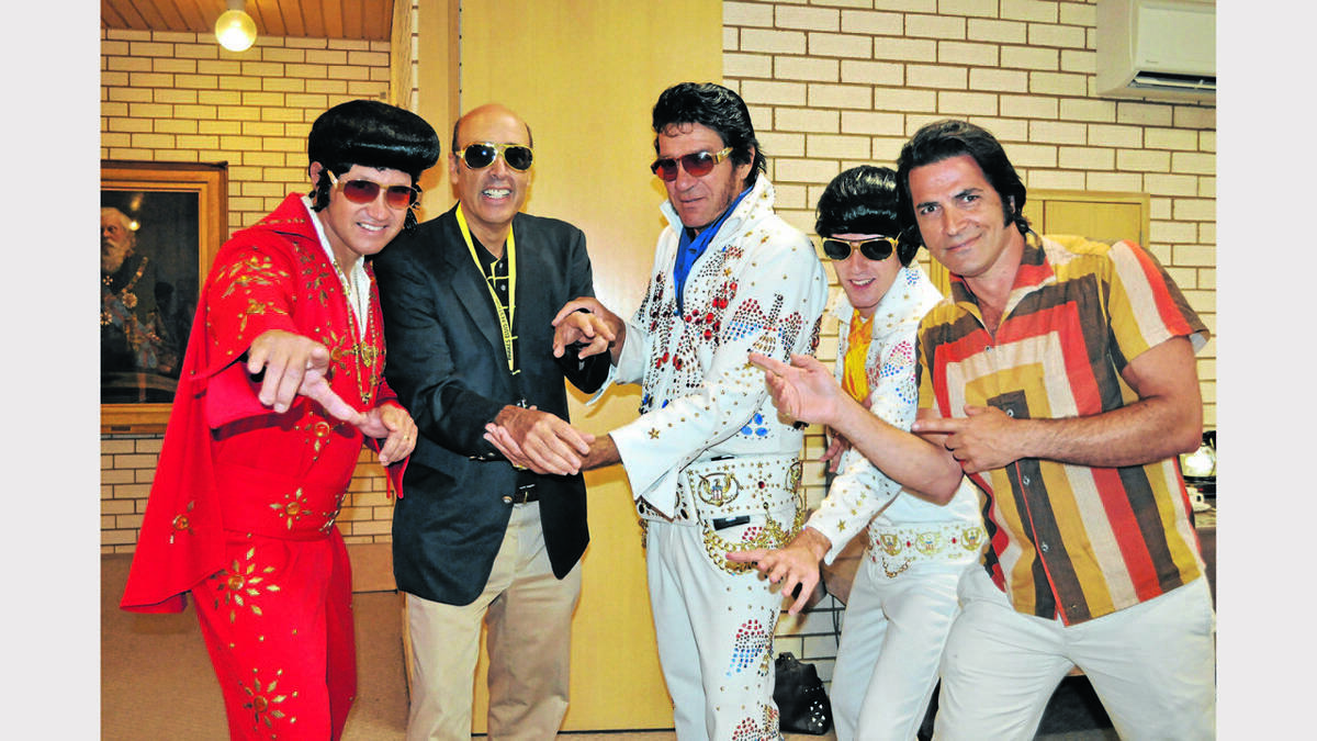 PARKES: The US Consul General Hugo Llorens received some expert advice on how to correctly do the Elvis moves at the civic reception at the shire chambers yesterday. Showing him the moves are from left, Greg Jones, Al Gersbach, Luke Nash, and the Elvis Festival Feature Artist for 2014, the popular Mark Andrew. Photos: Roel ten Cate 0114USCounsul13