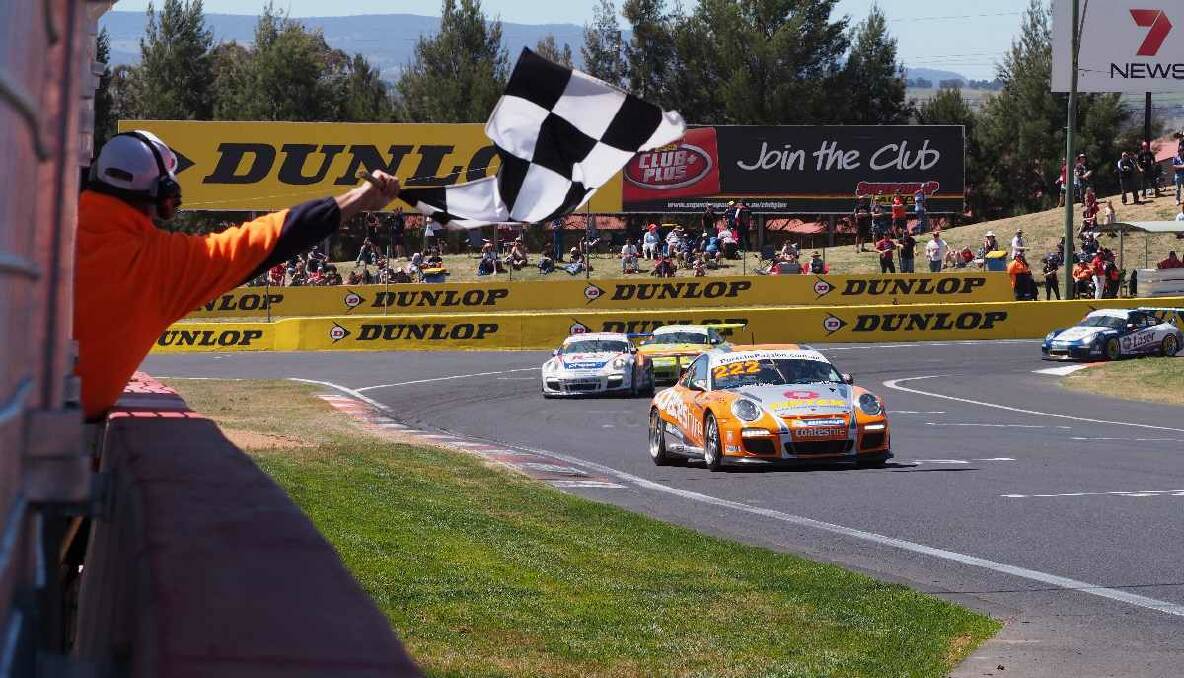 Fans, drivers and cars, all the action from the 2013 Bathurst 1000. Photo: Zenio Lapka