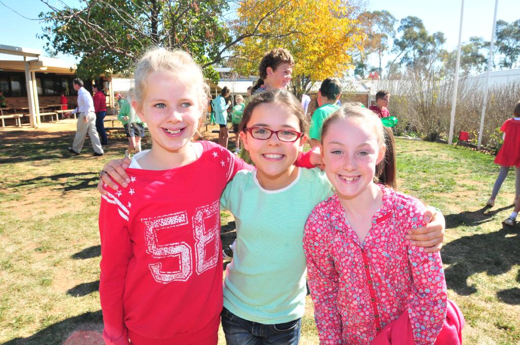 Students at St Mary's Catholic School joined in The Big Crunch at 11am on May 10 to celebrate Orange's Apple Festival. Photo Jude Keogh
