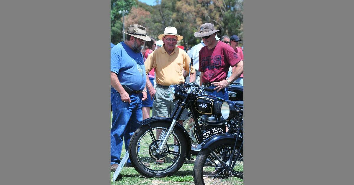 Peter Wherritt, Bob Mackinney, David Vaughan looking at Peters AJS 1950 motorbike