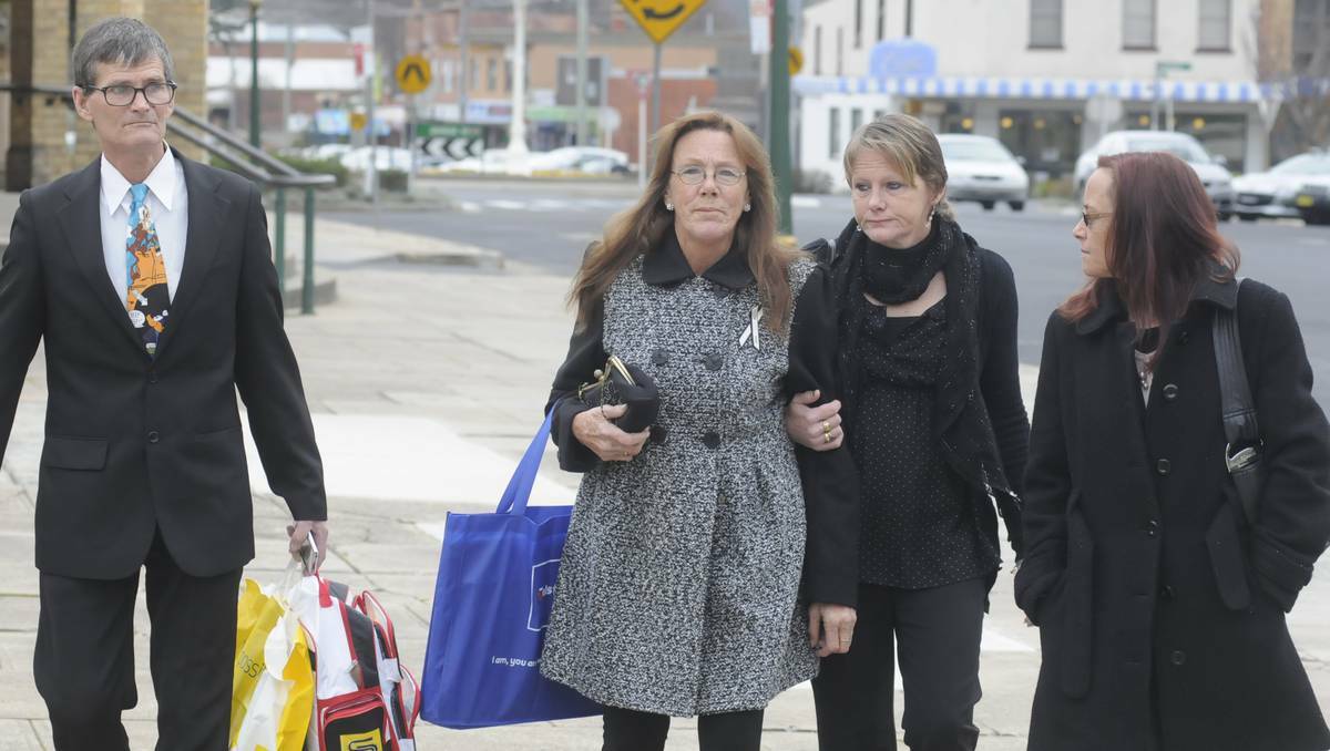 BATHURST: Jessica Small’s mother Ricki Small (left) is supported by her eldest daughter Rebecca and niece Millisa Reynders as she enters Bathurst Local Court on Monday for the first day of an inquest into Jessica’s disappearance. Photo: CHRIS SEABROOK 081213cinqust10b