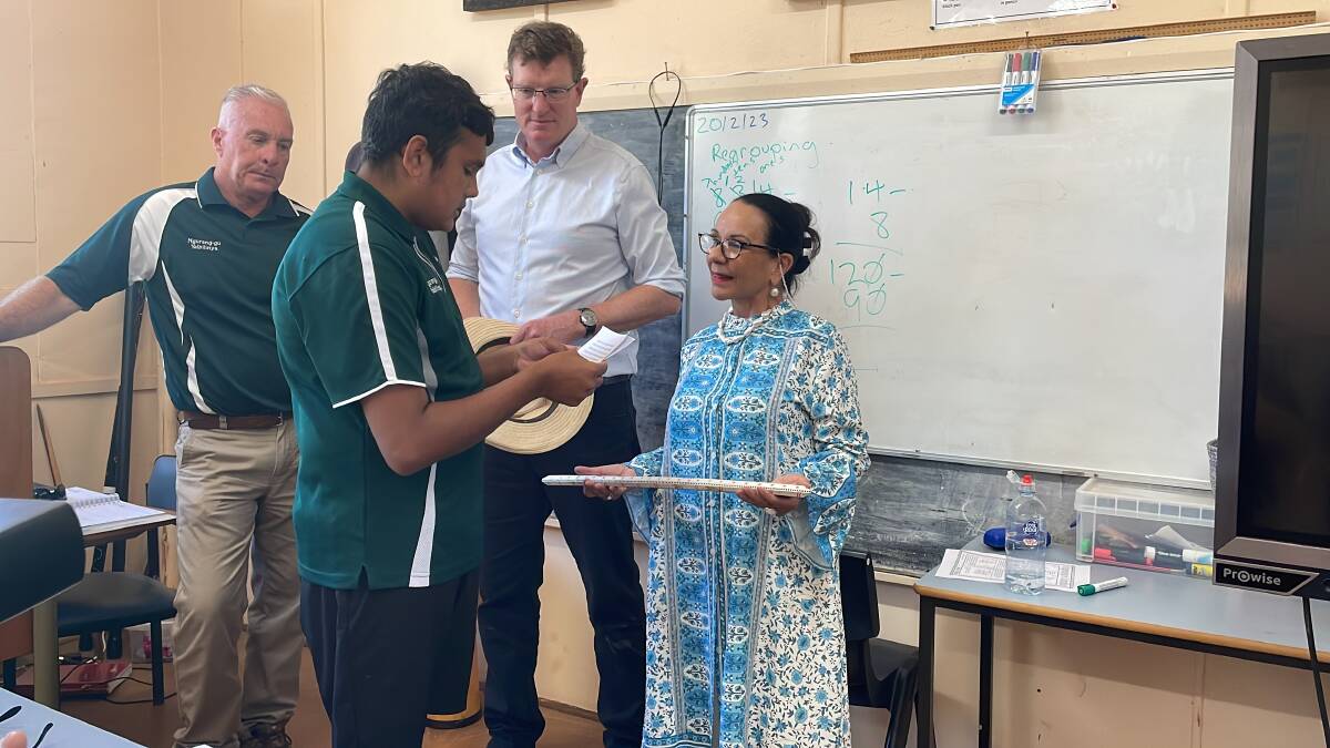Linda Burney and Andrew Gee met with studnets from the Ngurang-gu Yalbilinya program at Lake Canobolas. Picture by Dominic Unwin