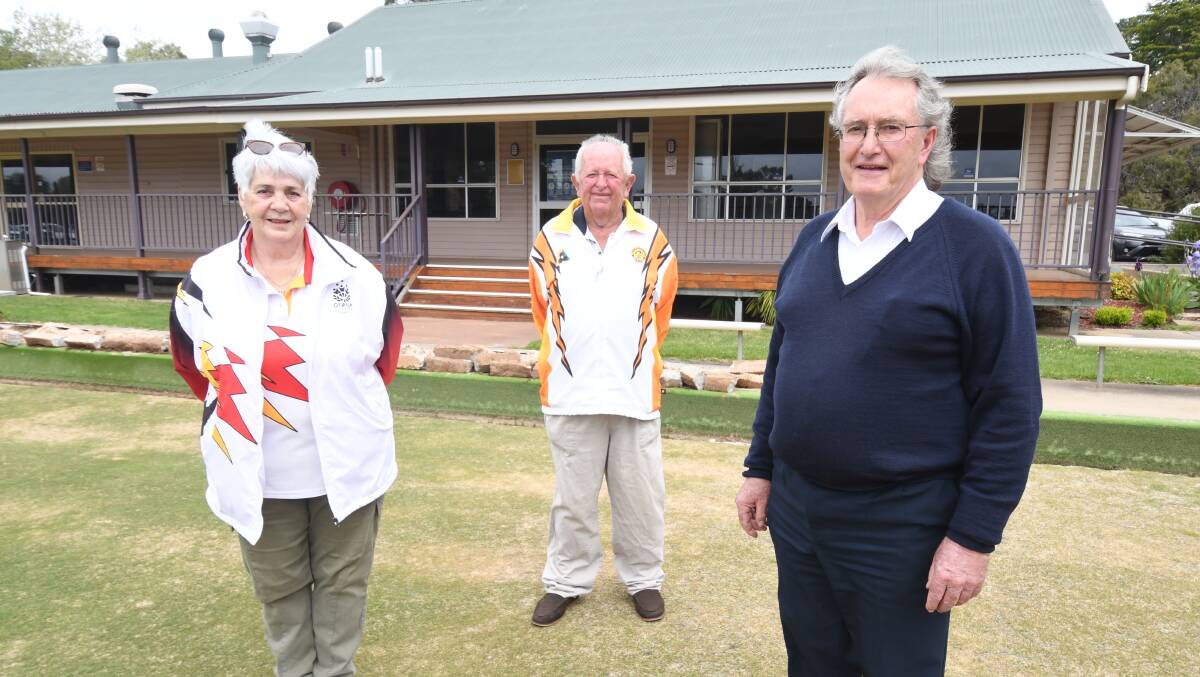 HOME COMING: Country Club Bowls presidents Trish Wilson and Peter Baker with Ex-Services president Graham Gentles. Photo JUDE KEOGH