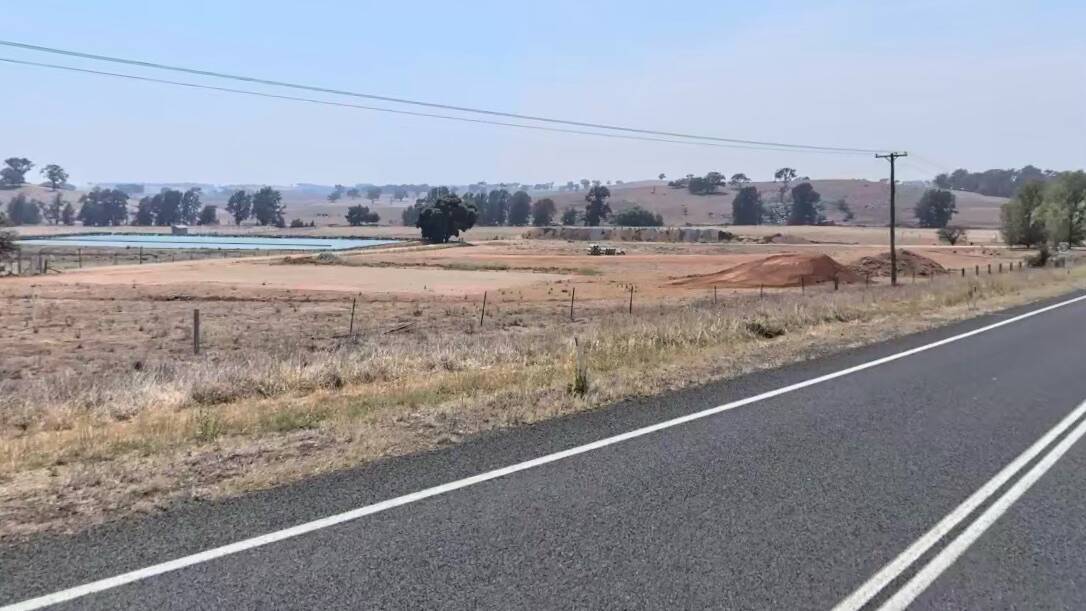 A picture of north Molong's Sewage Treatment Facility (STF) along the Mitchell Highway, sitting adjacent to the proposed location for a new or temporary animal-holding facility. Picture from Google Maps.
