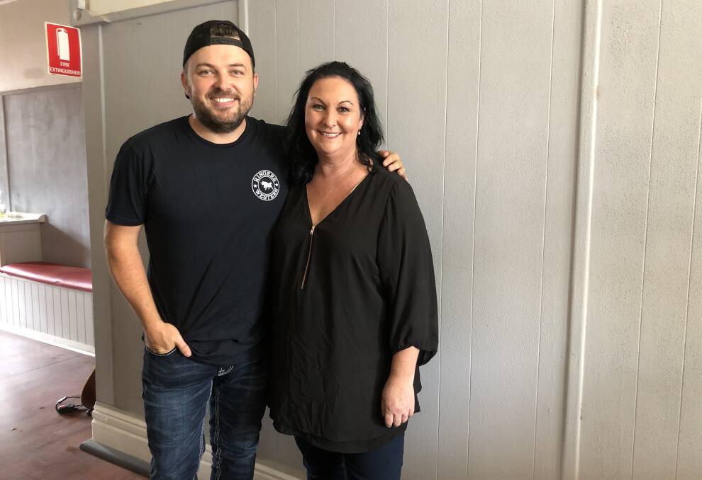 Country singer, Travis Collins with Freemasons Hotel pub manager, Kim Stojanov in March of 2021. Picture by Emily Gobourg.