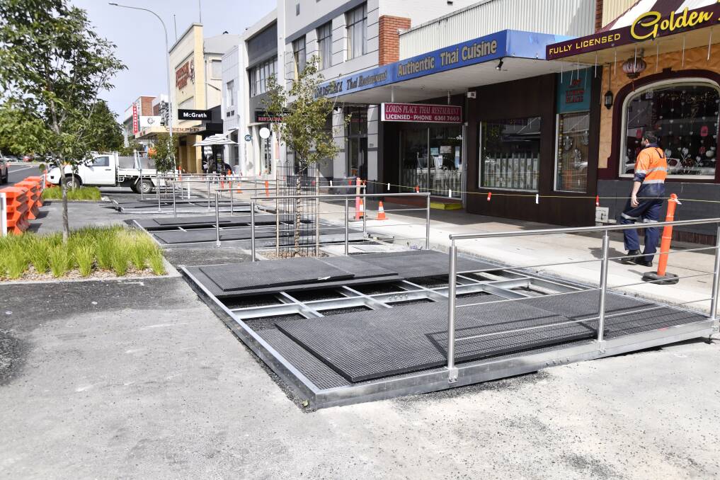 Outdoor dining decks arrive on Lords Place Orange for Orange City Council renovations. Picture by Jude Keogh. 