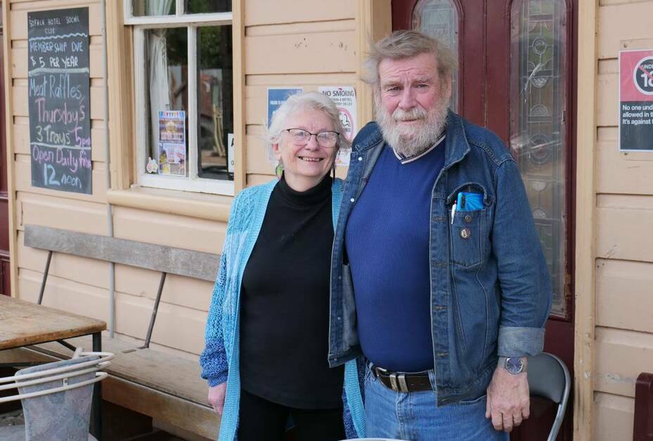 Royal Hotel Sofala owners Sandy and Marty Tomkinson outside the pub. Picture by Bob McAlpine