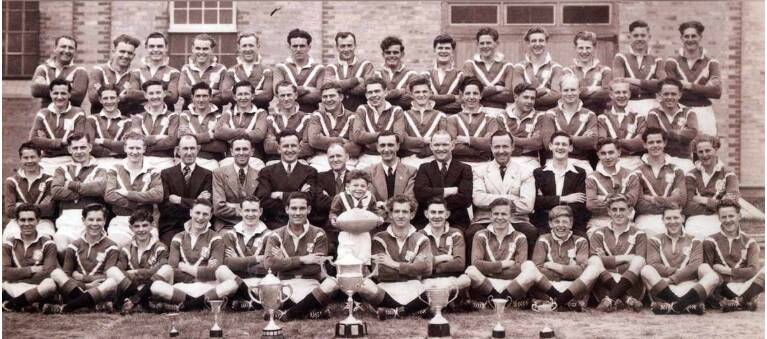 A Lithgow East Diggers team photo from the 1950s.