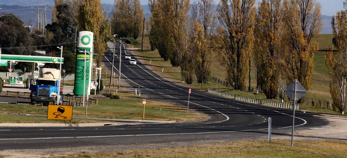 WORK AHEAD: A section of the Great Western Highway that will be upgraded in the future. Planning work has been given the green light. Photo: PHIL BLATCH
