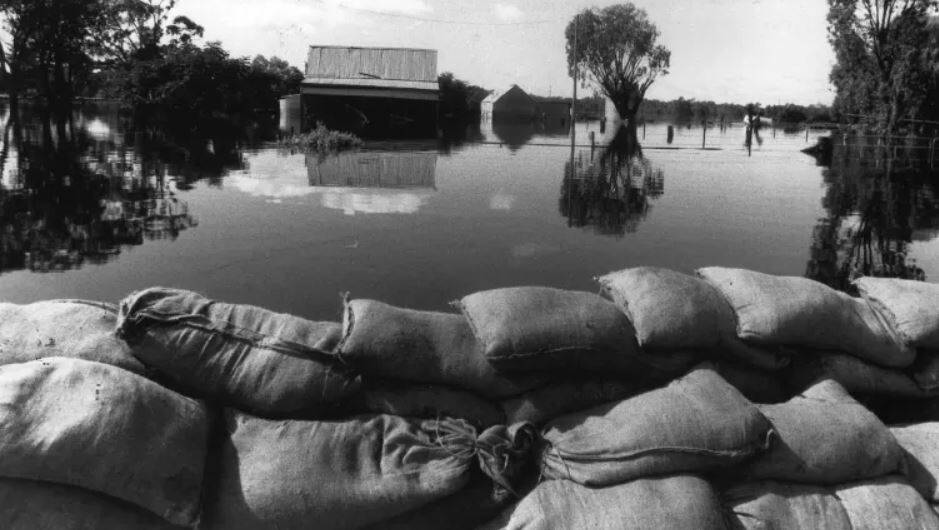 NOT HOLDING FOR LONG: An embankment of sandbags designed to stem the flood in Nyngan 28 years ago.