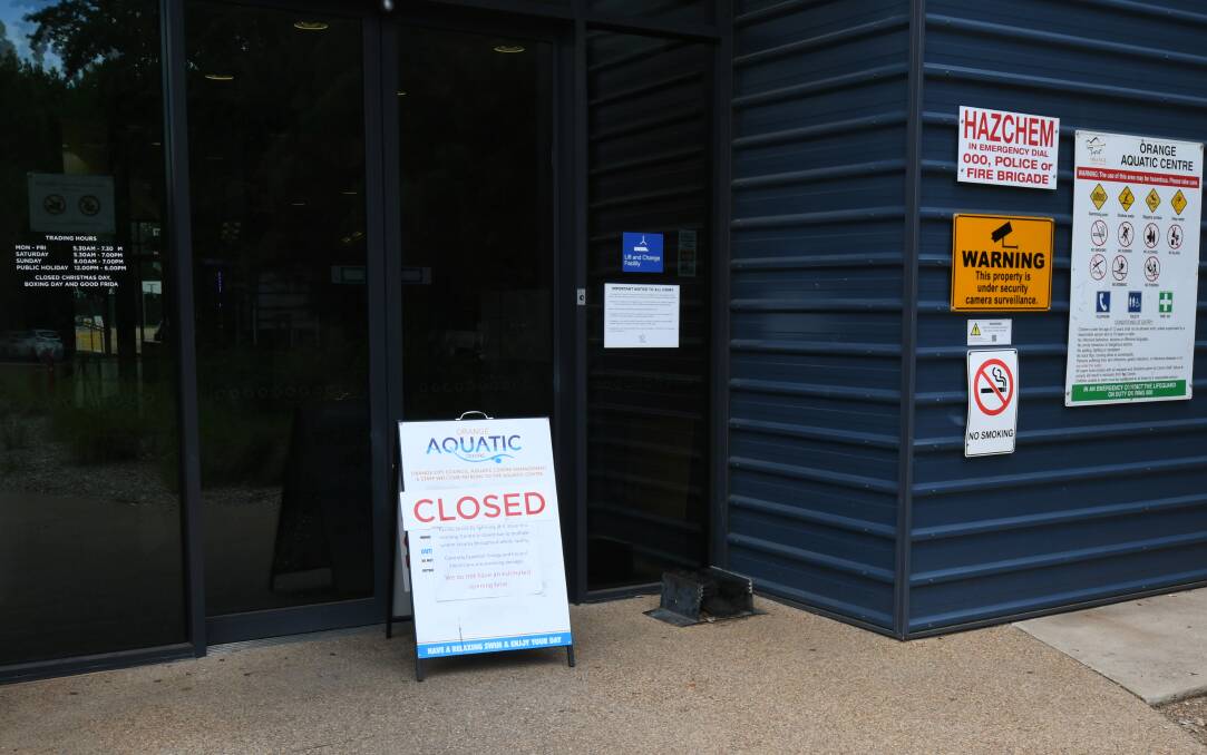 OUT OF ACTION: A sign informing would-be patrons of Orange Aquatic Centre's closure on Tuesday. Photo: JUDE KEOGH