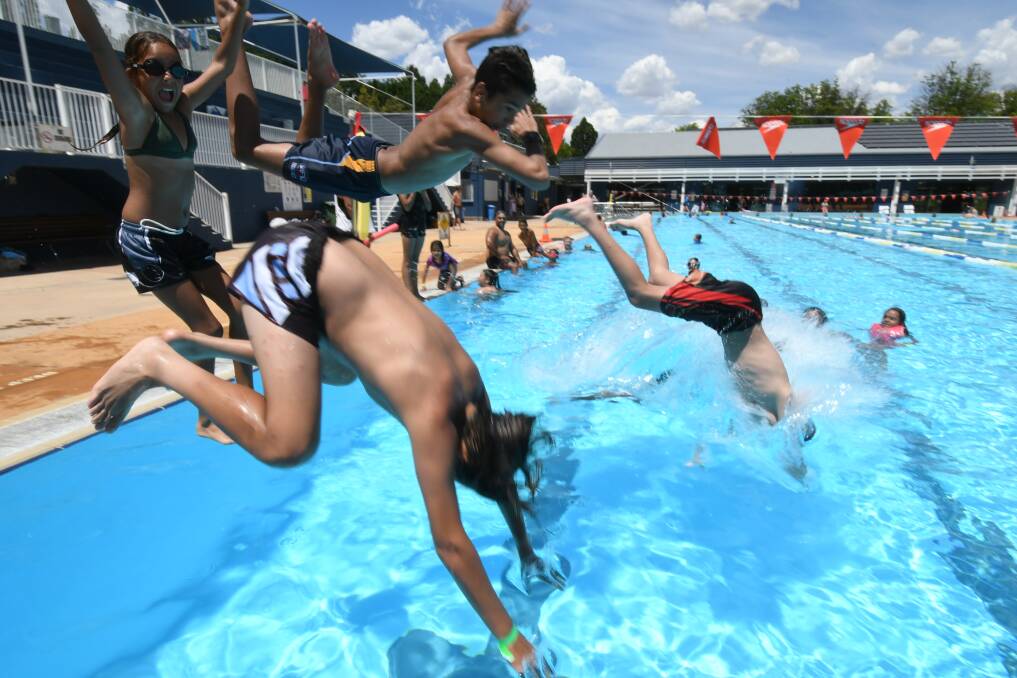 Photos of families and friends relaxing at Lake Canobolas, Cook Park and Orange Aquatic Centre
