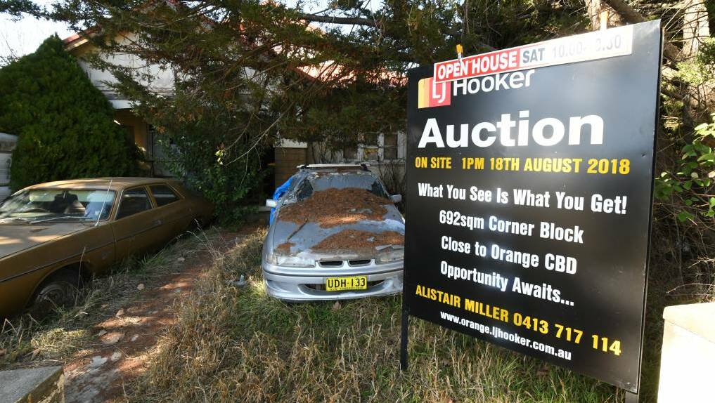 SILENT AUCTION: The property in McLachlan Street up for sale. Photo: JUDE KEOGH 0803jkhouse1