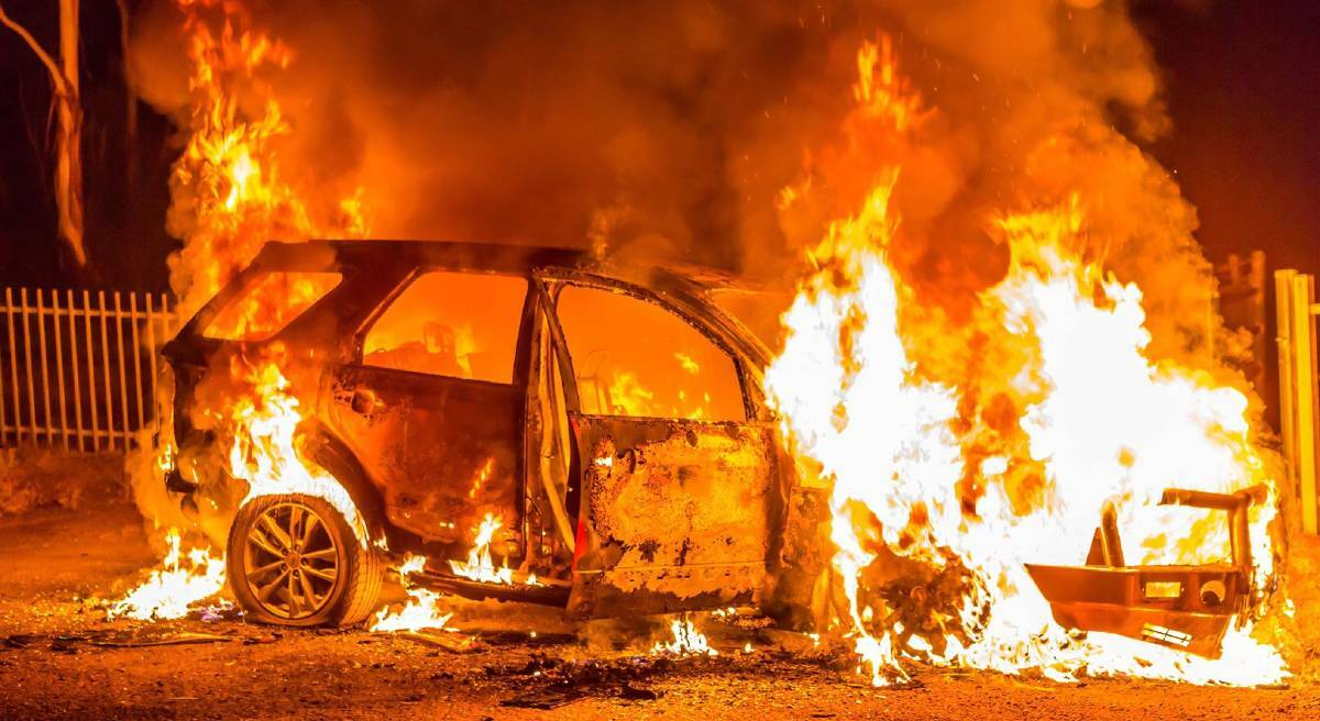 FIERY INFERNO: The Ford Territory fully alight at the southern end of Lone Pine Avenue on Tuesday night. Photo: TROY PEARSON/TNV