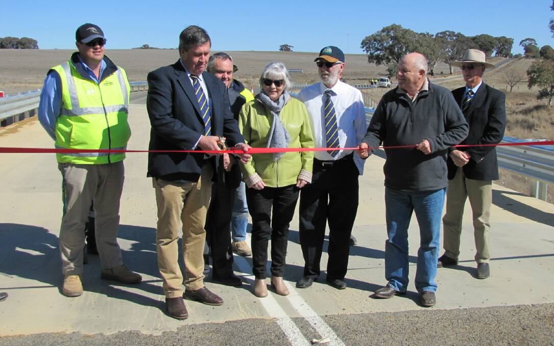 RIBBON CUTTING: Cabonne mayor Kevin Beatty officially opening the new bridge on Thursday. Photo: CONTRIBUTED