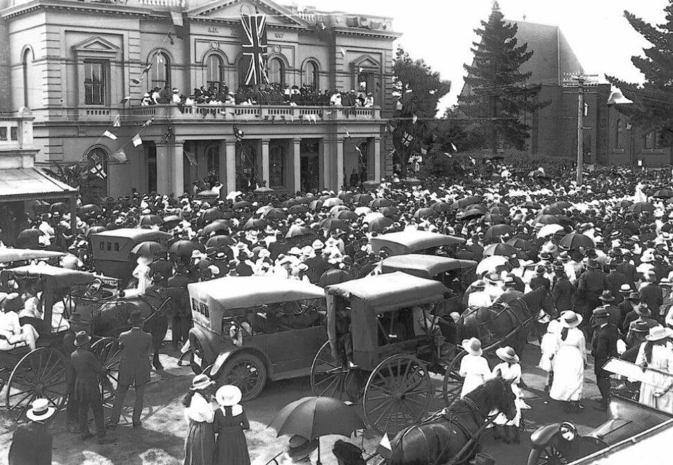 BACK IN THE DAY: The massive crowd gathers outside the town hall on Anson Street to mark the end of World War I in 1918. Photo: ORANGE CITY LIBRARY COLLECTION