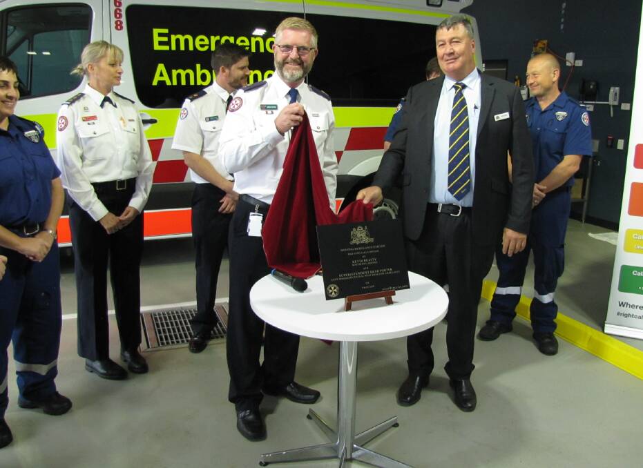PROUD MOMENT: NSW Ambulance Central West Zone Manager Superintendent Brad Porter and Cabonne Mayor Kevin Beatty open Molongs new ambulance station. Photo: SUPPLIED
