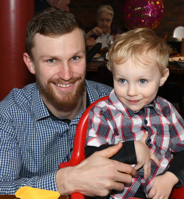 Central Western Daily photographer Carla Freedman's photos of Sunday lunch at the Robin Hood
