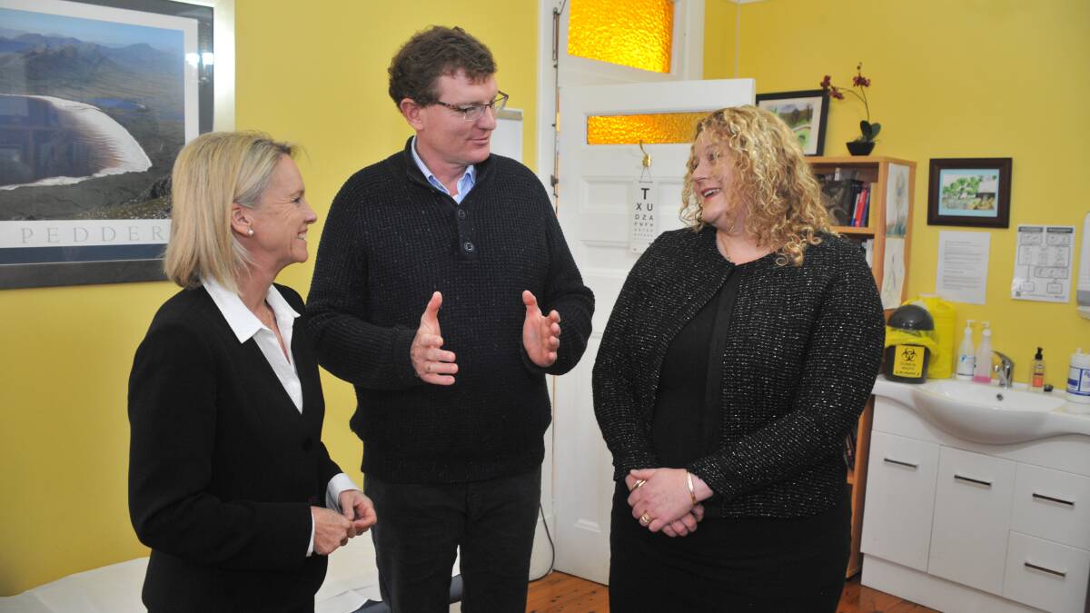 ICE CURE: Minister for Rural Health Fiona Nash and Nationals candidate for Calare Andrew Gee talk to Colour City Medical Centre's Dr Ruanna Levi. Photo: JUDE KEOGH 0624jknationals3