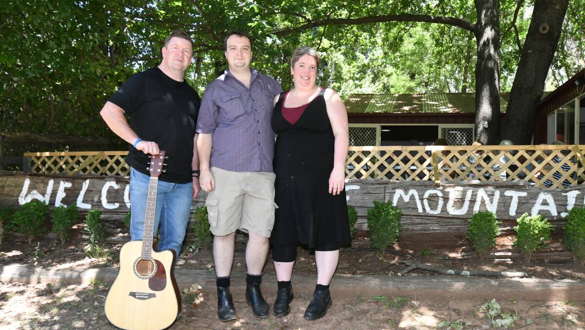 UNDER THE TREE: Musician James Caulfield with Mountain Teahouse owners Tim and Nicky Macqueen. Photo: CARLA FREEDMAN