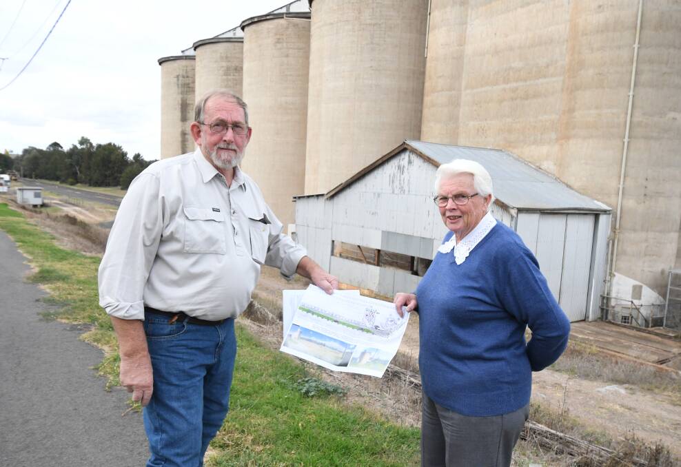 DIVIDED: Les Dean is pushing for the silos to be painted but Marj Bollinger says there are better ways to promote Molong. Photo: JUDE KEOGH 0502jksilo1