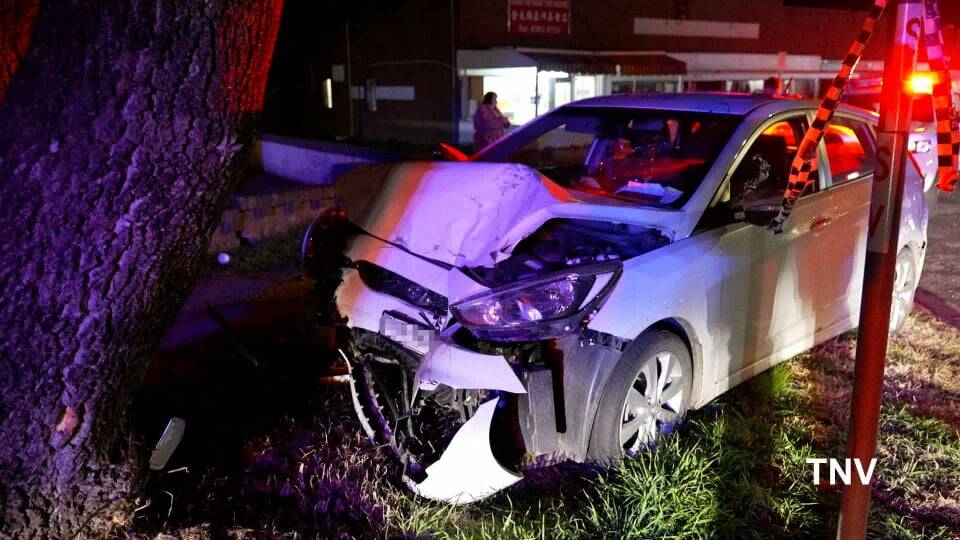 SCENE: The car hit a tree on Glenroi Avenue on Saturday night. Photo: TROY PEARSON/TNV