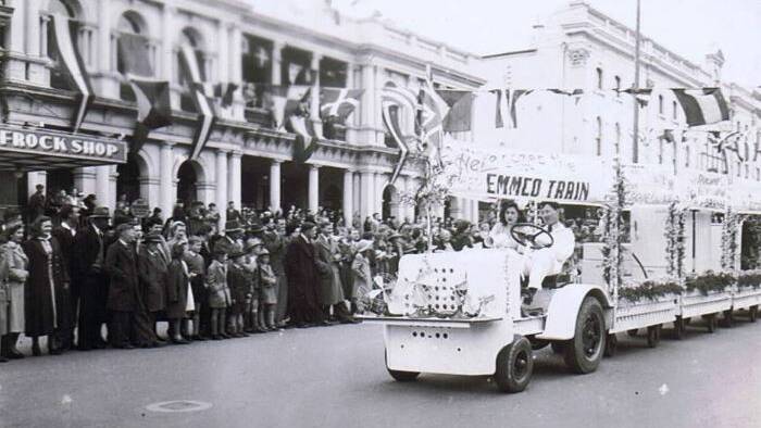 MEMORIES: Crowds in Orange for the 1949 Cherry Blossom Festival Parade. Photo: Supplied