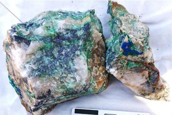 SAMPLE: Rocks found at the Spicers Creek site. Photo: Supplied