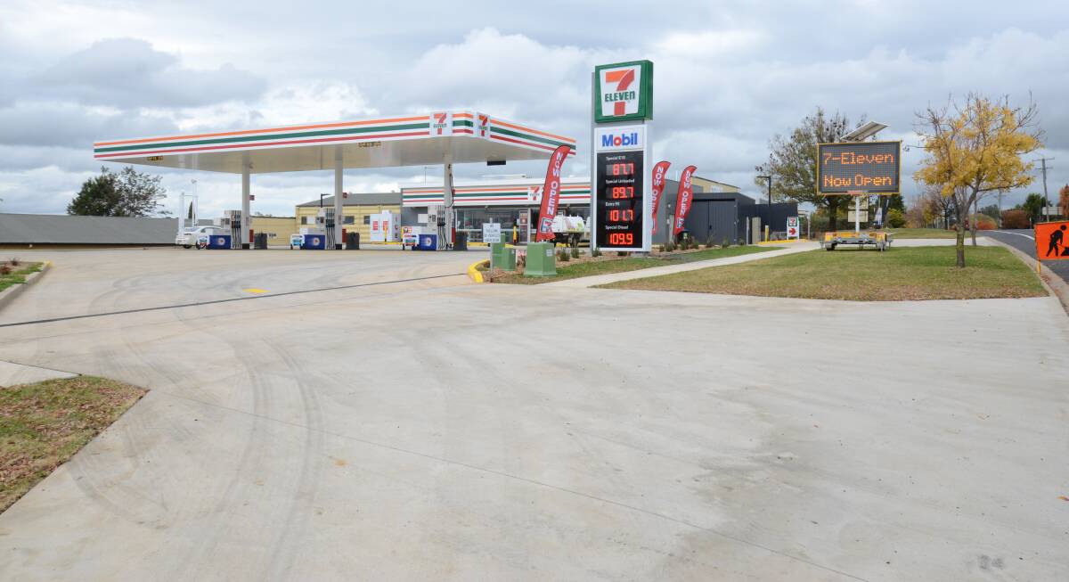 ENTRANCE: The 7-Eleven store has opened on Molong Road. Photo: JUDE KEOGH
