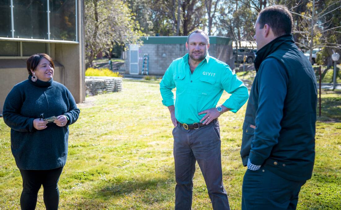 FUNDING: Tania Lampe from the Molong Hospital Auxiliary which benefits from the GIVIT program, Scott Barrett NSW Regional Manager of GIVIT and Sam Farraway MLC. Photo: Supplied