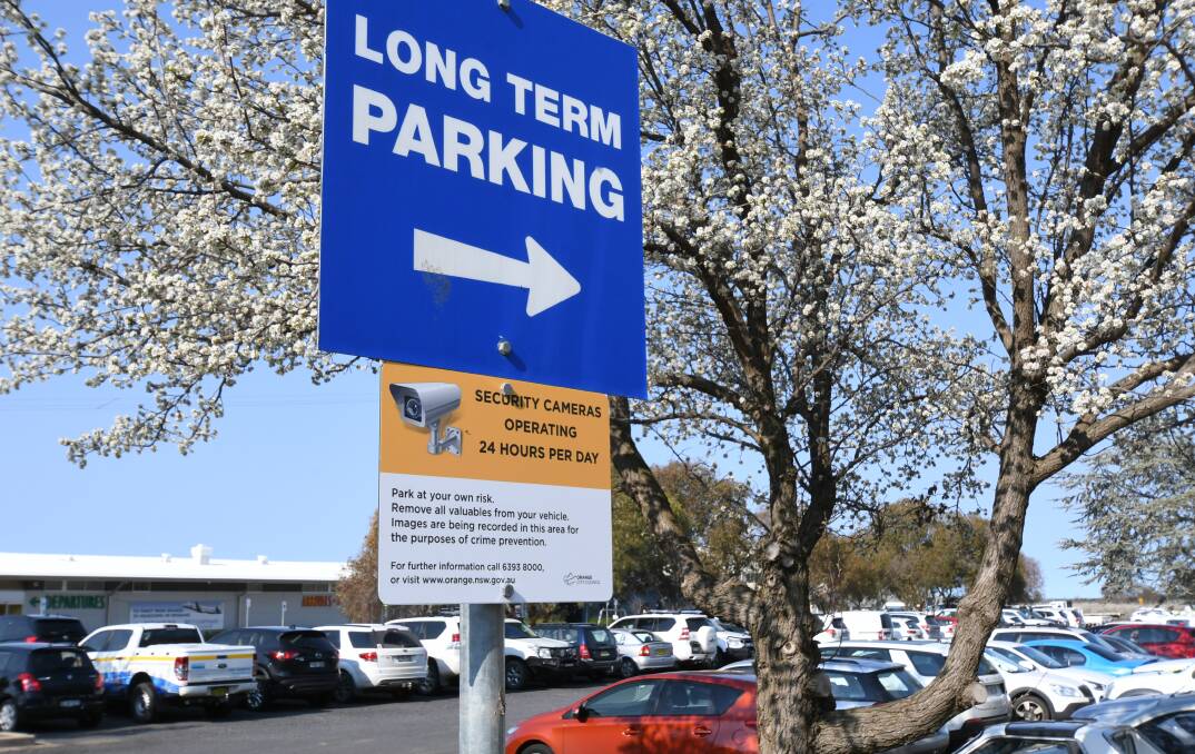 WARNING: A signs in the long-term car park at Orange Regional Airport where cars have been broken into in the past two weeks. Photo: CARLA FREEDMAN 0910cfairport1