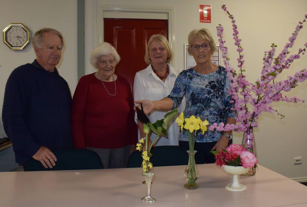 GREEN THUMBS: Allan Orton, Zena Clout, Janet Johnstone and Narina Branks examine prized flowers at an Orange and District Horticultural Society meeting. Photo: DAVID FITZSIMONS 1003dfflower2