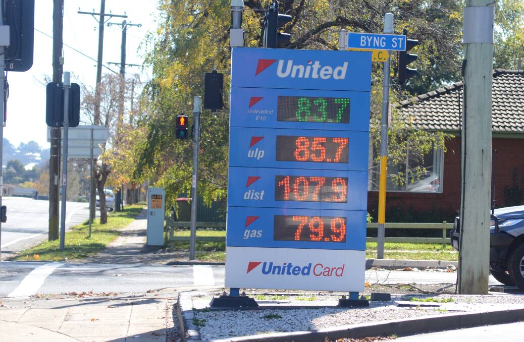 SIGN OF THE TIMES: Competition between service stations is driving down prices in Orange. Photo: JUDE KEOGH
