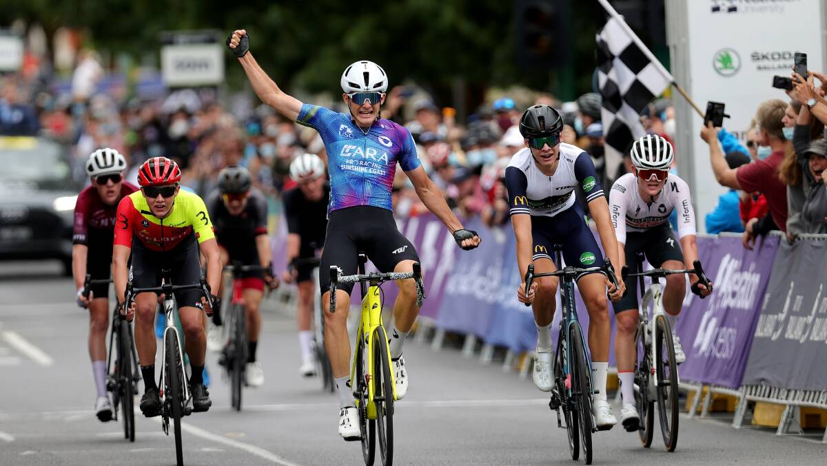 SO CLOSE: Orange talent Luke Tuckwell (right) managed to place fourth in the bunch sprint finish of the junior men's road race at the Road National Championships. Photo: CON CHRONIS/AUS CYCLING