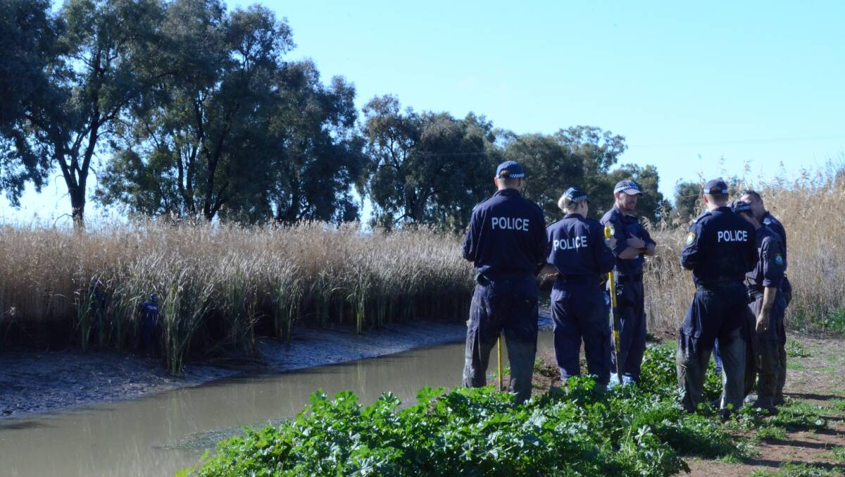 Police search a canal near Leeton in July 2015. Picture by The Irrigator