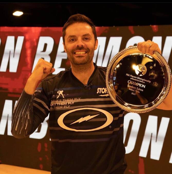 ON TOP AGAIN: Jason Belmonte with the 2022 PBA Players Championship trophy, his 14th major championship title. Photo: PBA.com