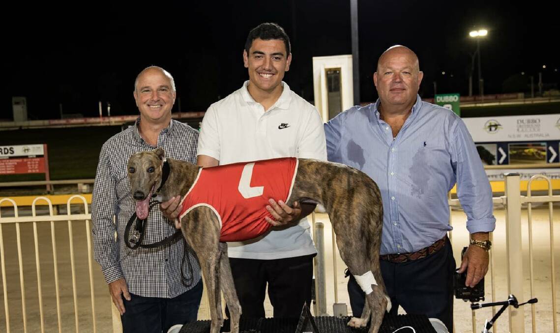 Wayne Billett (CEO of Greyhound Racing NSW), Jay Opetaia and Shayne Stiff (President of Dubbo Greyhounds) with Agland Luai. Picture by Jason McKeoun Photography.