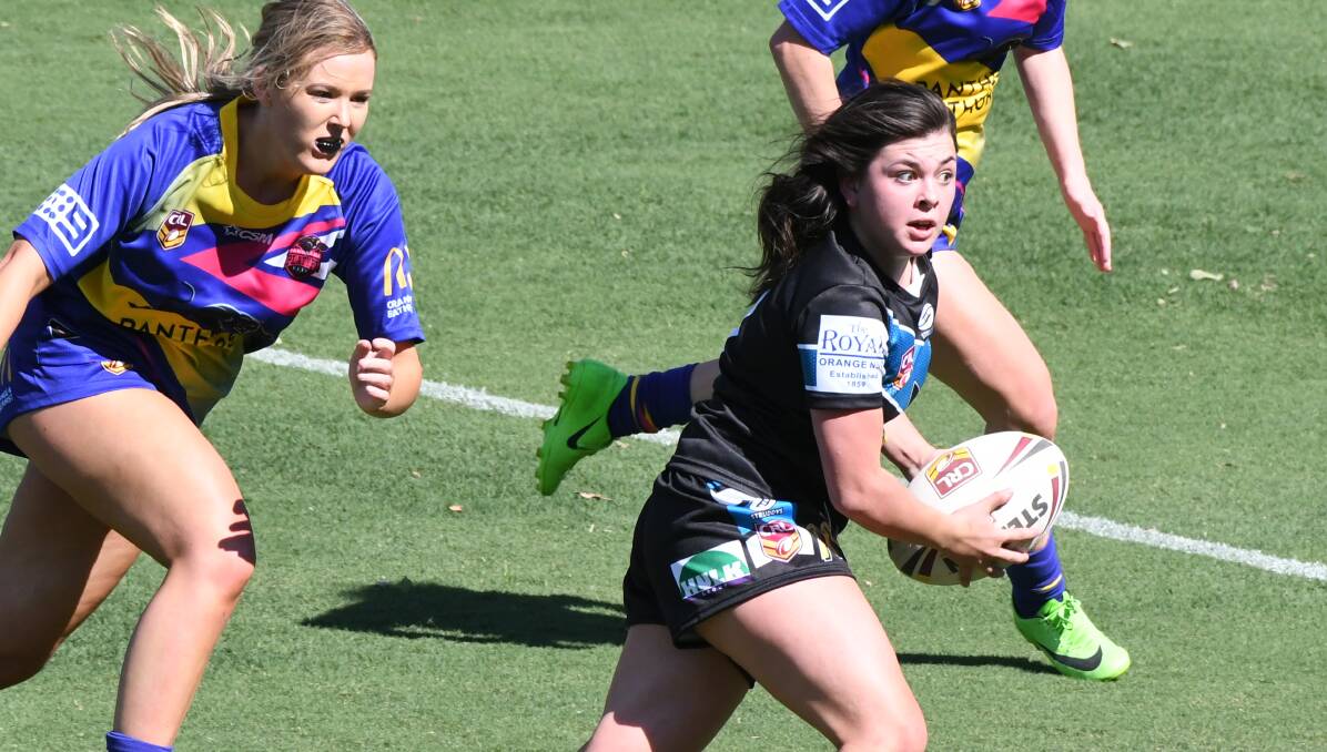 ON THE RUN: Kiara Sullivan looks to shift the ball right during her side's win over Panorama on Saturday in the WWRL under 18s competition. Photo: CHRIS SEABROOK