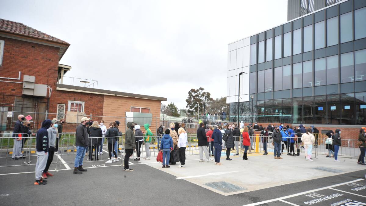 The community lines up to be vaccinated at the city's vaccination hub at the DPIE building in Orange. Photo: CARLA FREEDMAN
