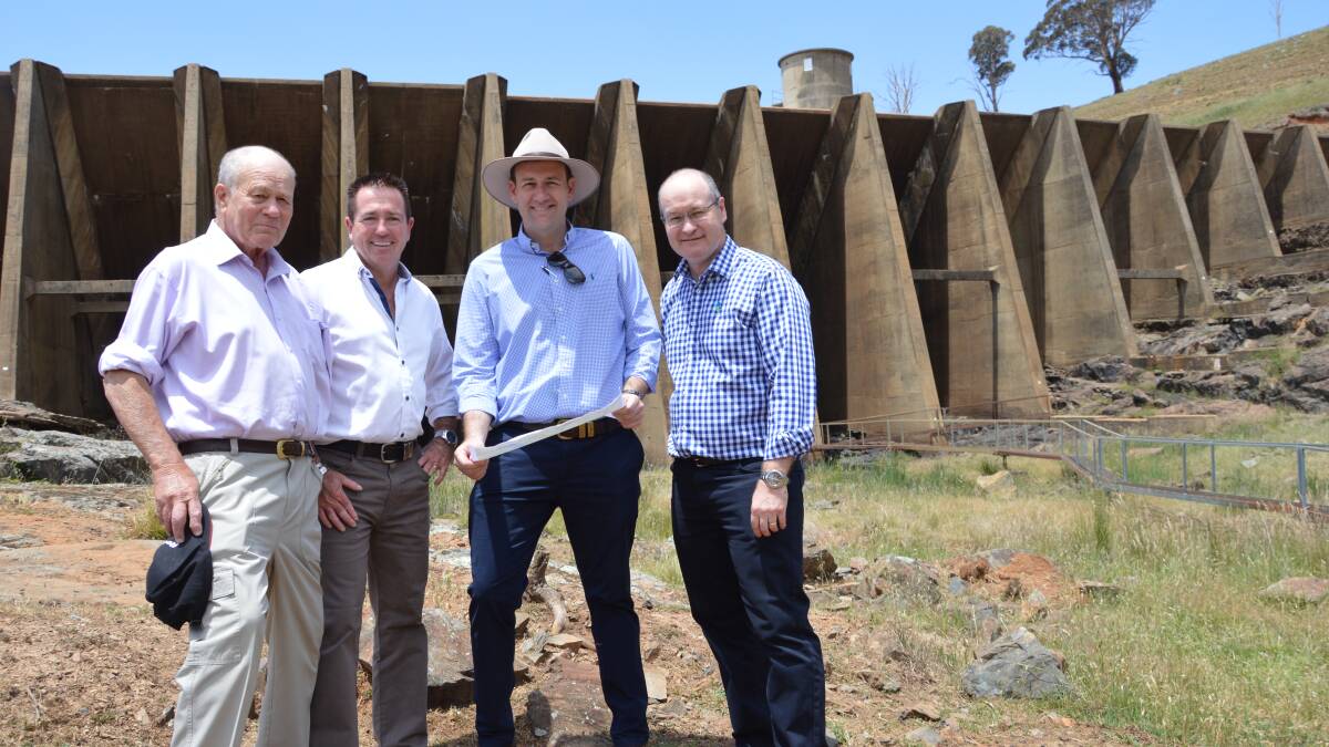 GOING UP: Deputy Chairman of Central Tablelands Water Kevin Walker,
left, Bathurst MP Paul Toole, Nationals MLC Sam Farraway and General Manager of
Central Tablelands Water Gavin Rhodes at Lake Rowlands. 