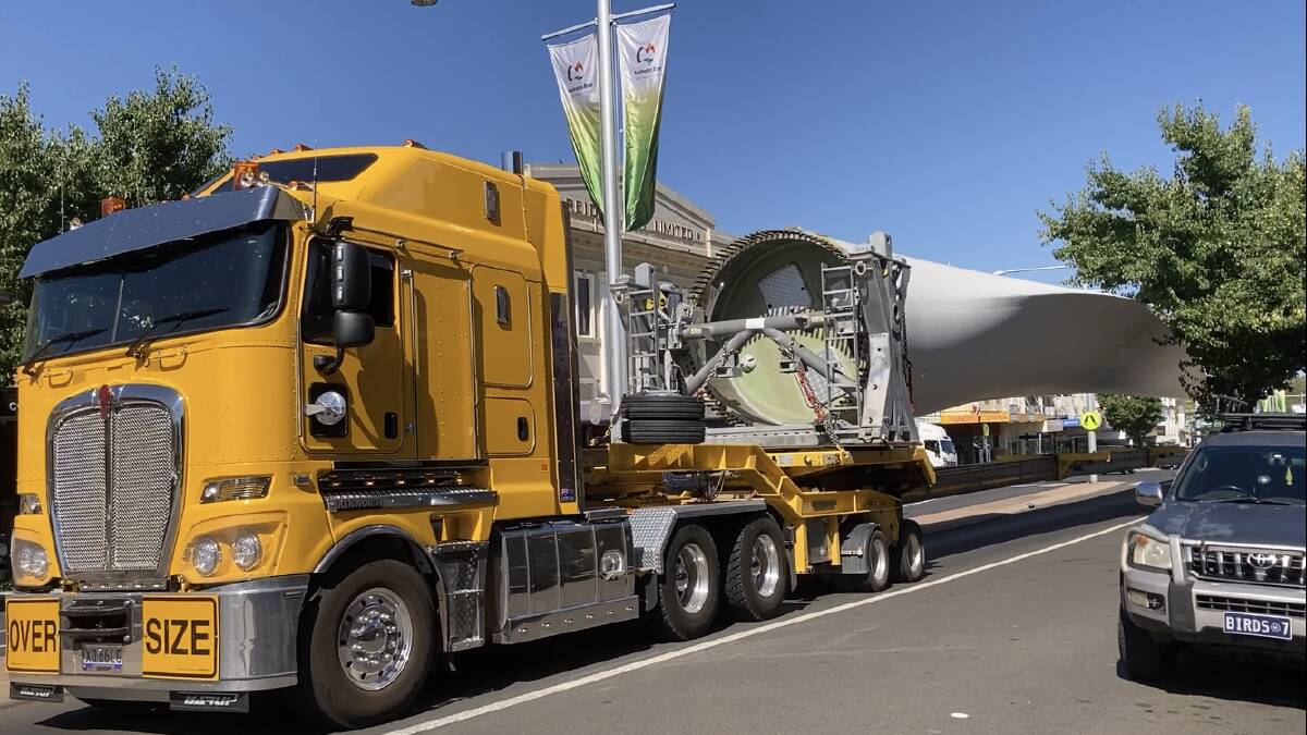 The wind turbine blade moving through Cowra on Tuesday morning. Picture by Andrew Fisher