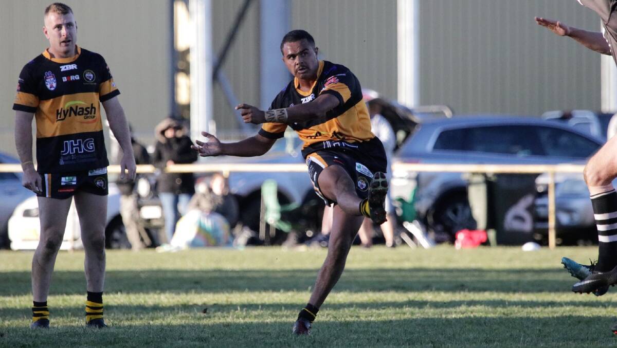 GOT ONE: Farren Lamb boots a field goal for the Tigers in 2018. Photo: OBERON TIGERS SENIOR LEAGUE
