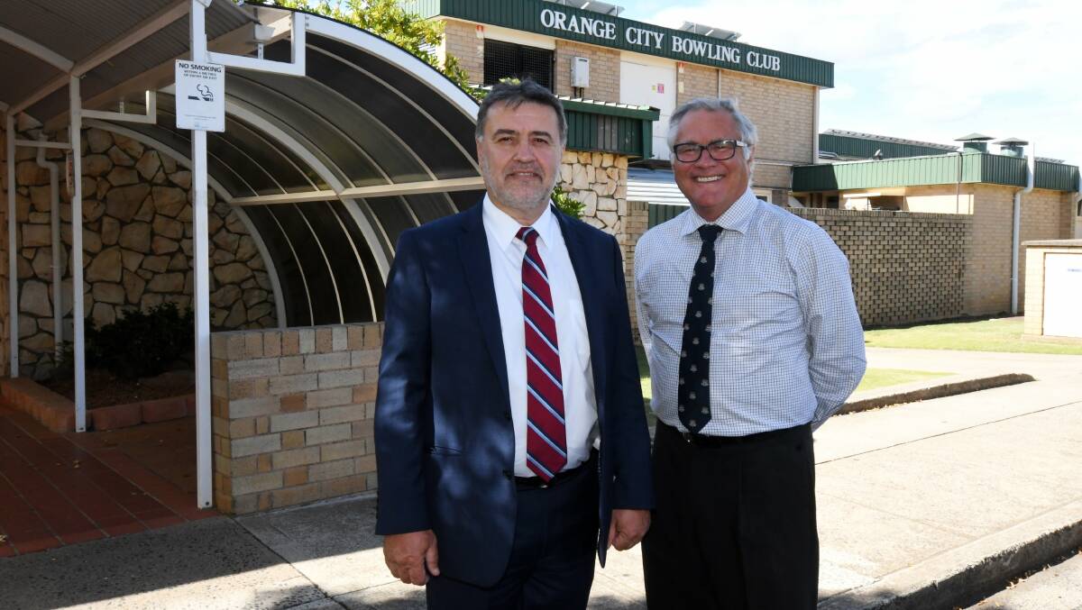 FOR TEACHERS: New South Wales Teachers Federation president Angelo Gavrielatos and former WA premier Dr Geoff Gallop at the Orange City Bowling Club on Monday afternoon. Photo: CARLA FREEDMAN