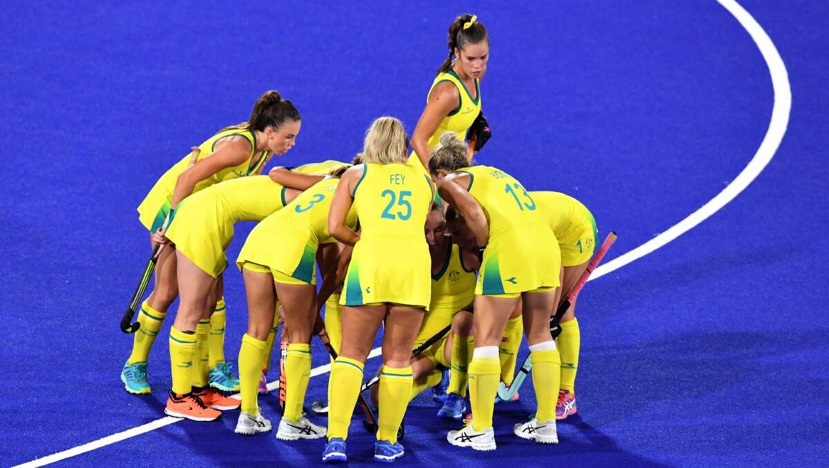 THIS WAY: The Hockeyroos regroup during a thrilling clash with New Zealand on Monday night. Photo: AAP