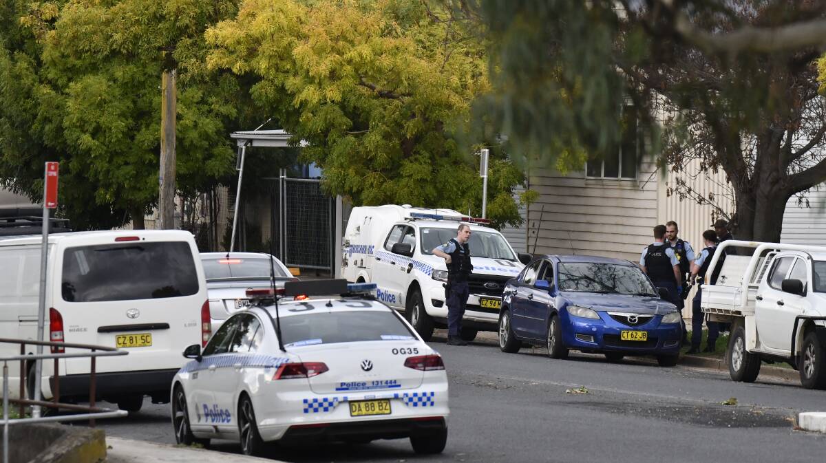 The man spoke with police near Orange skatepark in Warrendine Street. Picture by Central Western Daily