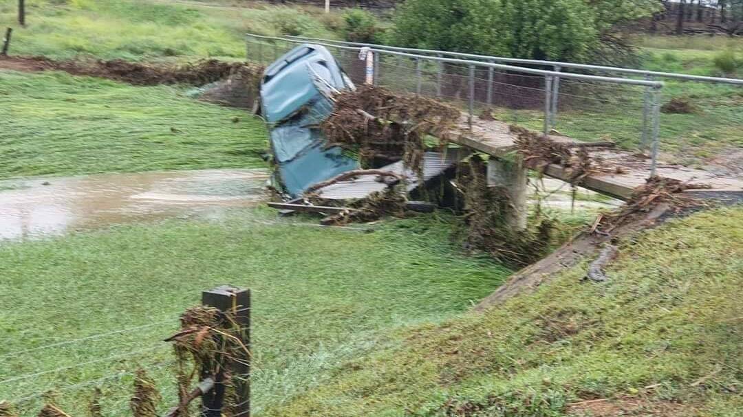 FAST FLOWING: There was no one in a vehicle that washed up against a foot bridge in Cumnock last week. Photo: SUPPLIED