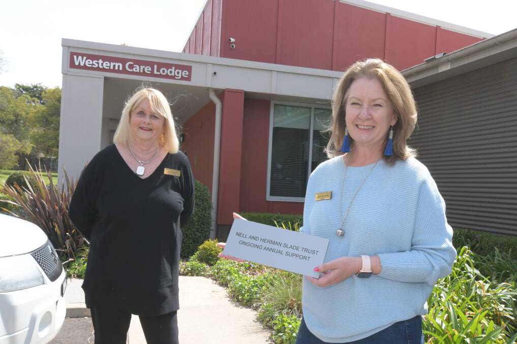 THANKFUL: Cancer Care Western NSW regional funding and marketing coordinator Jan Savage and Western Care Lodge manager Sue Vaughan with the plaque. Photo: JUDE KEOGH