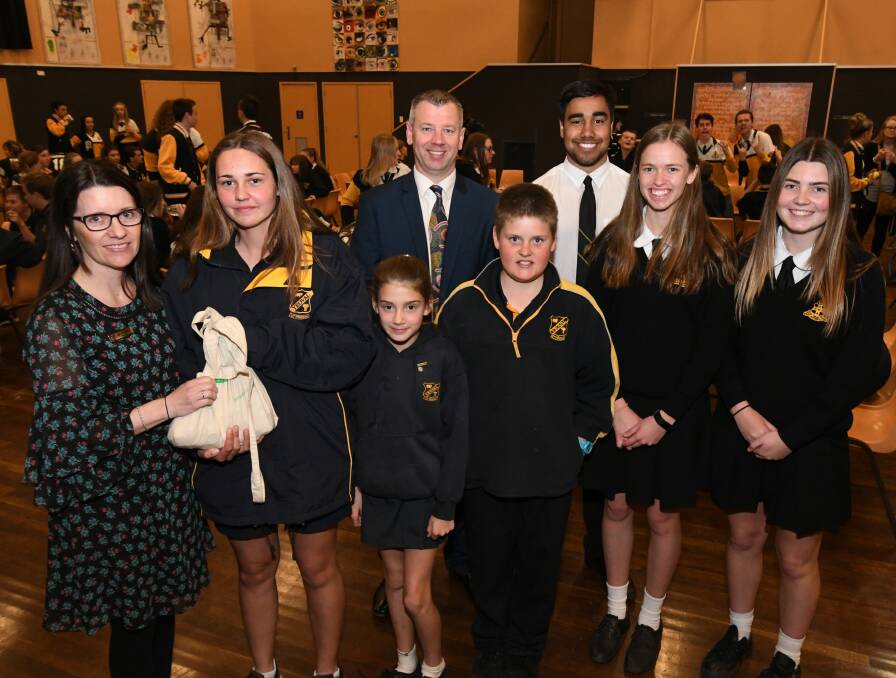 GENEROUS DAY OUT: Yeoval Central School principal Nicole Bliss with students Sydney Tremain, Destiny Armstrong and Caleb McClure, Orange High School principal Chad Bliss and students Elijah Smyth, Eliza Owens and Lucy Johnston. 0914jkohs9