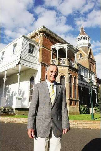 Former Kinross Wolaroi School principal Brian Kennelly outside Wolaroi House in 2009 before the closed-in verandah's were restored. Picture by Central Western Daily 