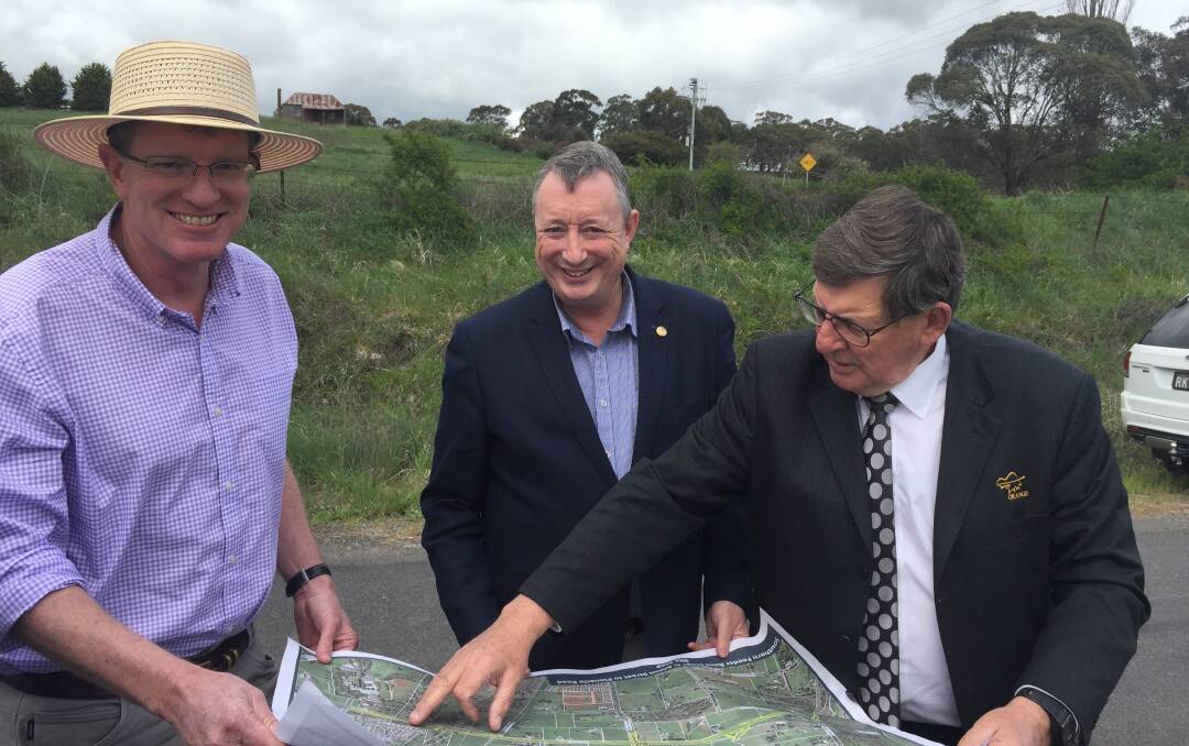 MAPPING IT OUT: Federal MP Andrew Gee, Orange Council's director of technical services Ian Greenham and mayor Reg Kidd. Photo: PETER HOLMES